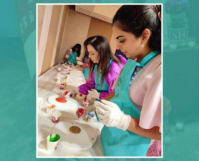 isha ambani celebrated birthday with nita ambani three