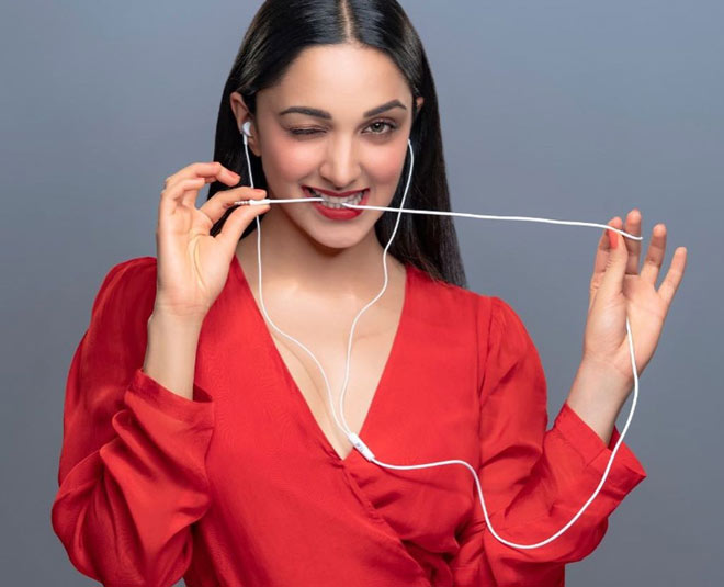 kiara advani looks stunning in green pant suit inside 