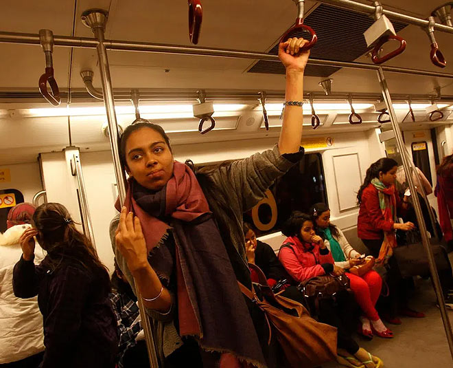 metro women travelling