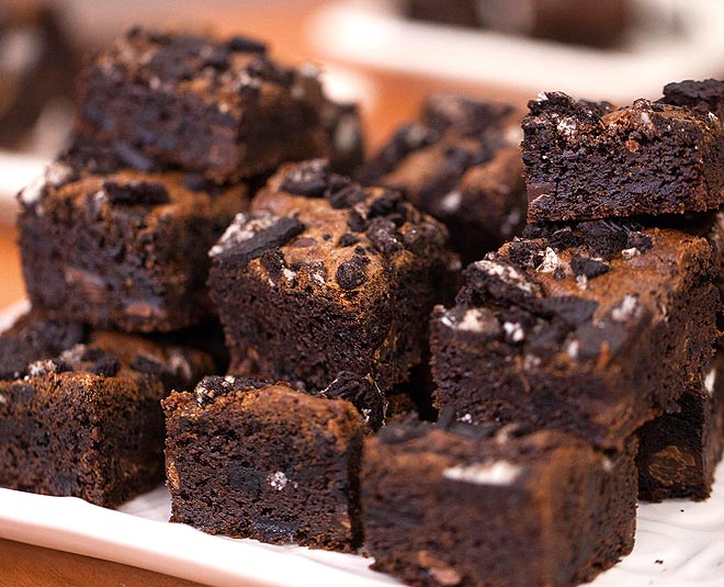 How To Make Irresistible Oreo Fudge Brownies At Home!How To Make