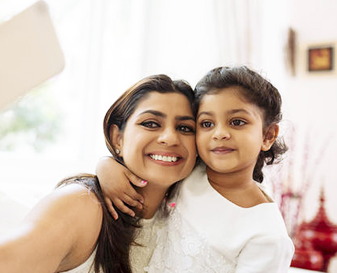 restrain while posting kids picture online ()