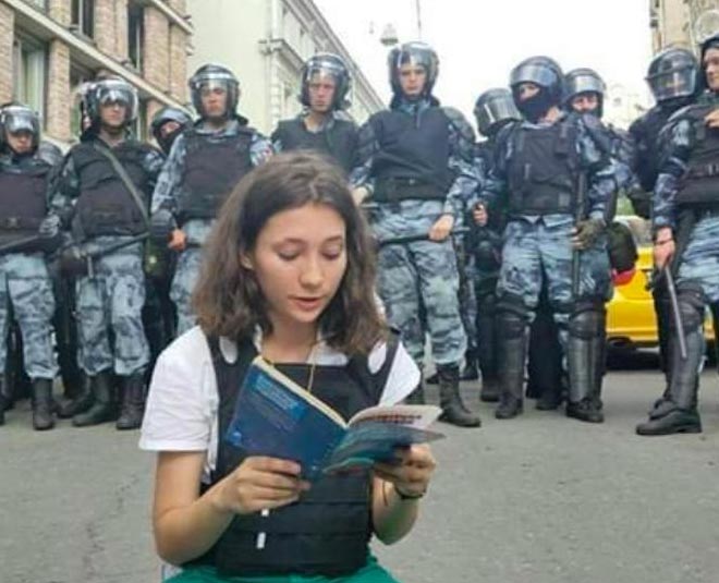russian teenager protests
