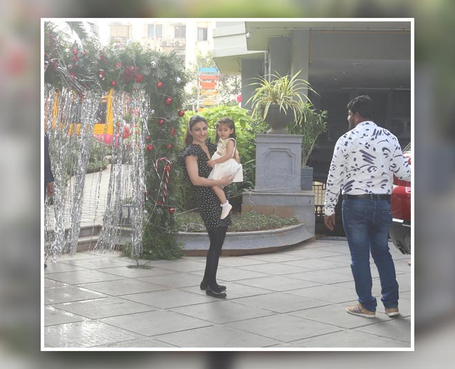तैमूर की बुआ taimur ali khan birthday photos outside