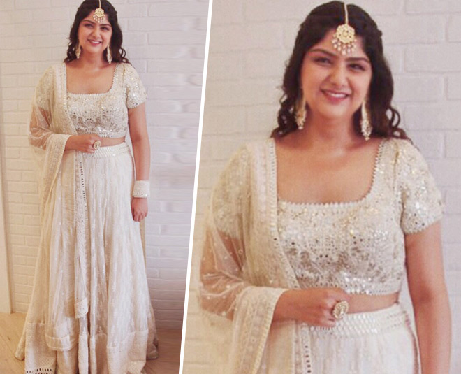anshula kapoor stylish pics white inside