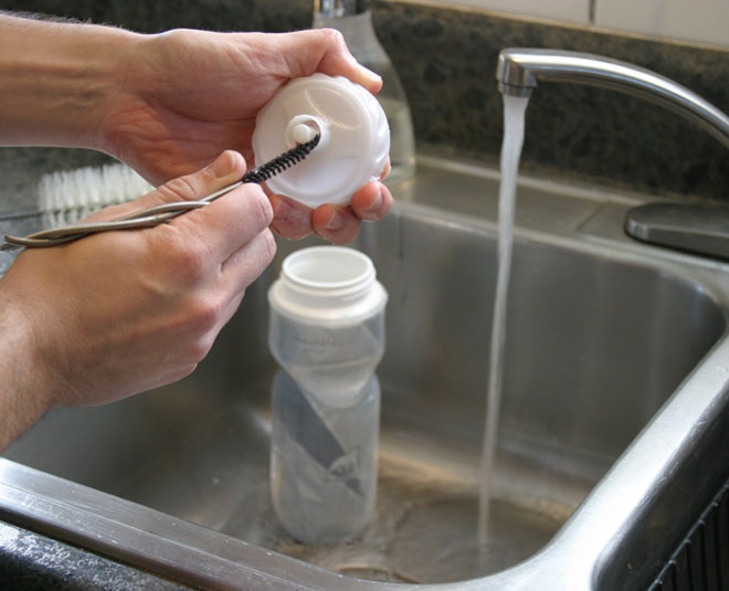 How To Clean The Water Bottle how to clean the water bottle HerZindagi