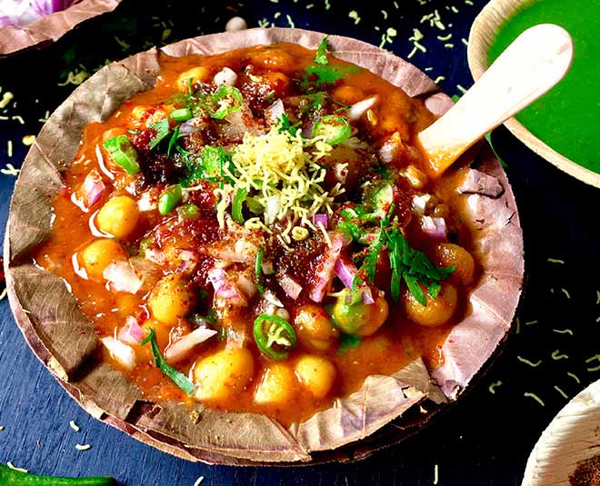 Street food  Eat Kolkata street food like phuchka, jhal muri, aloo chop,  kathi roll, fish fry and Bengali food in Delhi's Chittaranjan Park or CR  Park - Telegraph India