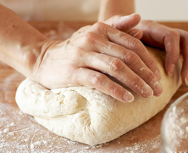 Know The Right Way To Knead The Dough | know the right way to knead the dough | HerZindagi