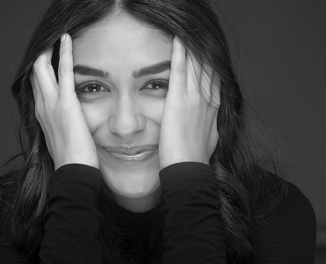 mrunal thakur sonagachi inside