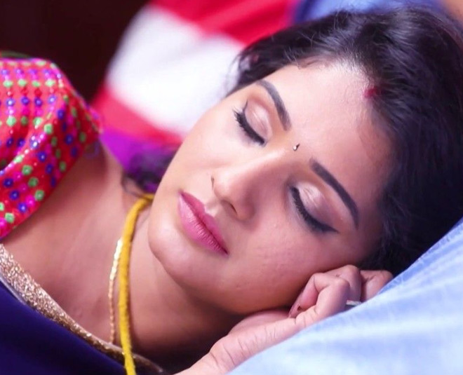 sleeping makeup acne