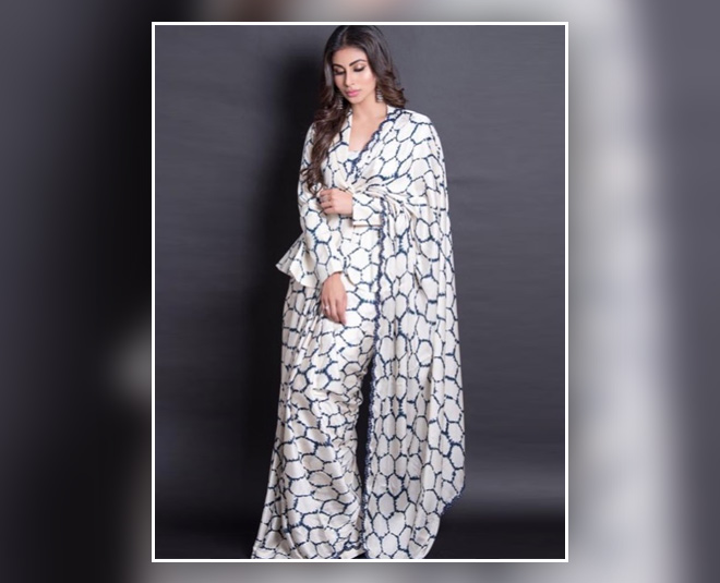 style diva mouni roy hot look in saree
