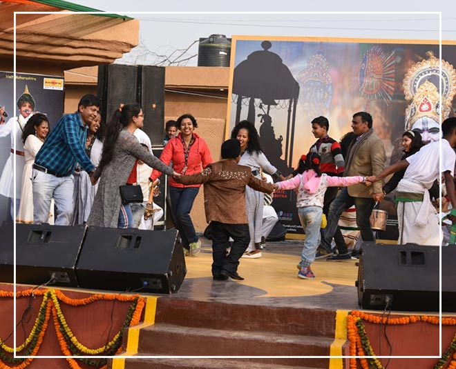 surajkund mela  dance performance artisans inside