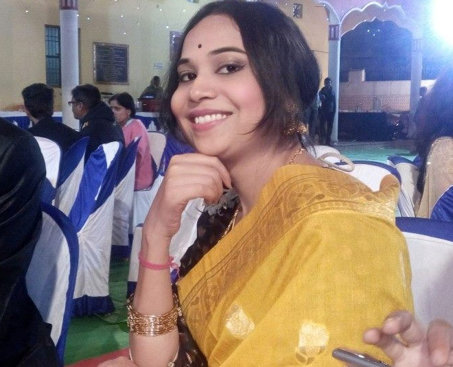 womne glowing skin card ()