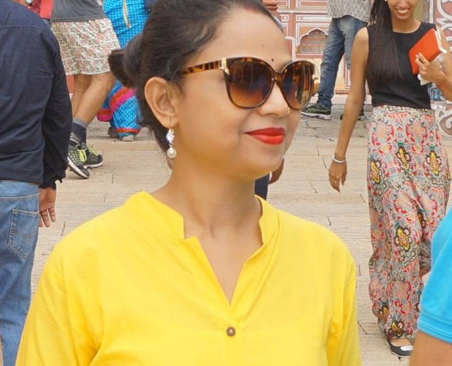 womne glowing skin card ()