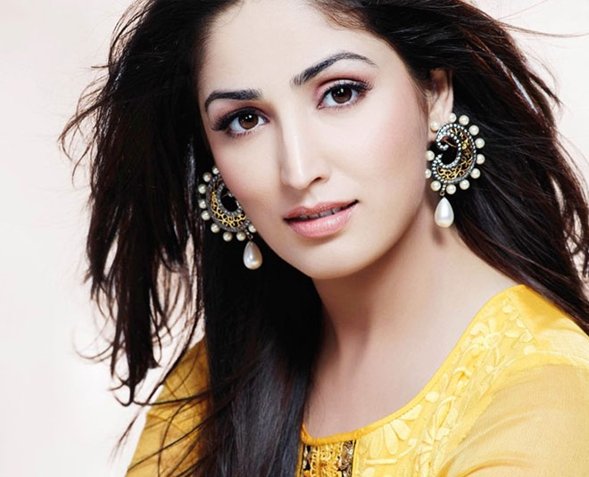 yami gautam glowing skin