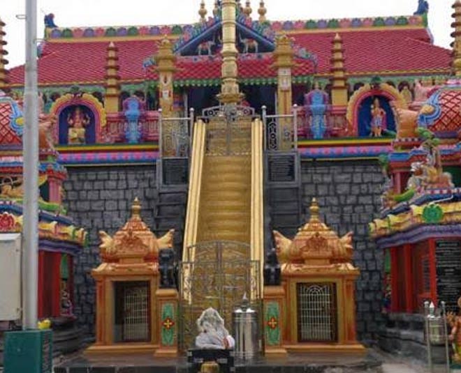 bindu kanakdurga entered sabrimala temple in eight hundred years prayed to lord ayappa made history inside 