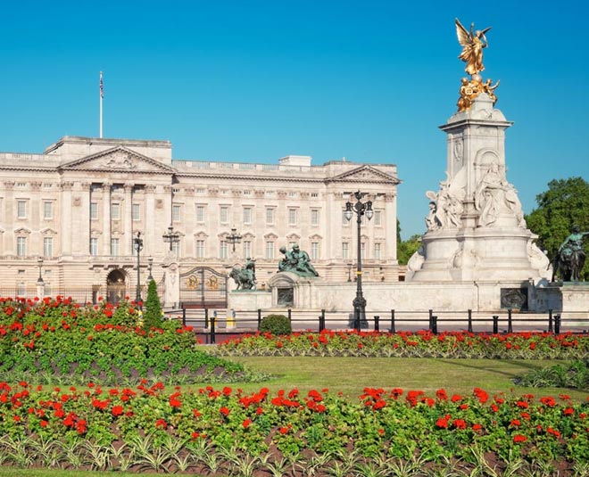 buckingham palace home of british royal family is costlier than antilia mukesh ambani house inside 