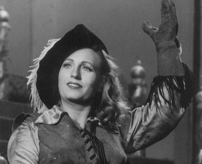 fearless nadia biography 
