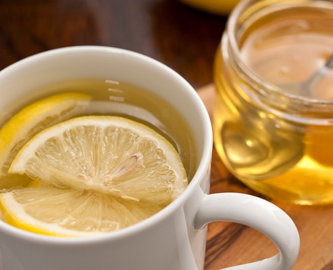 Get A Beautiful Glow On Your Face With These Honey Face Packs
