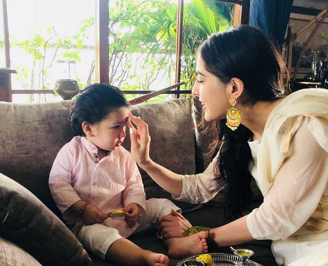 sara ali khan relationship kareena kapoor  khan 