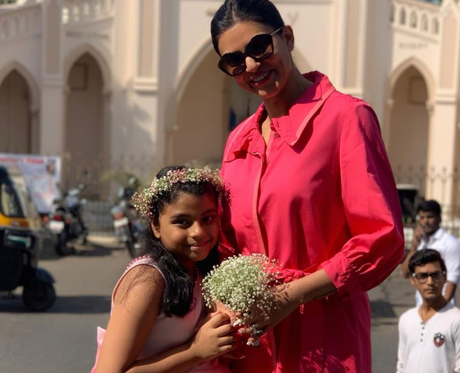 sushmita sen with daughter alisah inside 