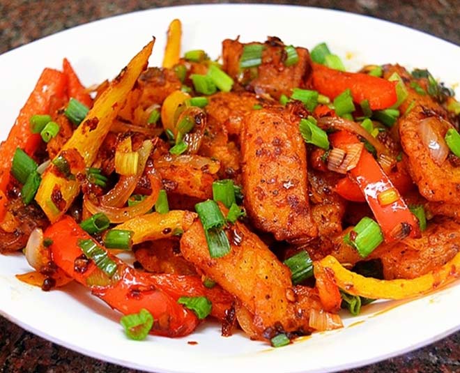 This Yummy Chilli Potato Recipe Is All You Need In Monsoon Herzindagi