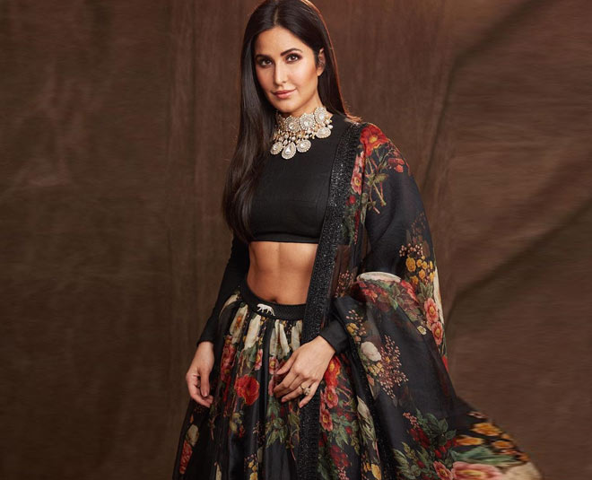 inside  black lehenga styles bollywood
