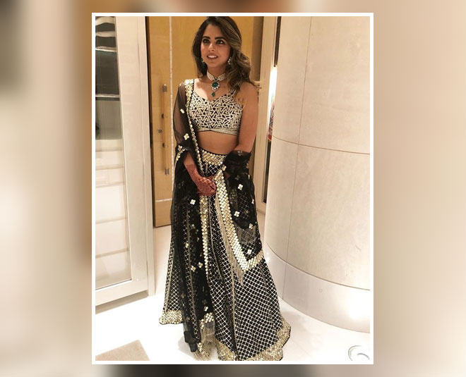 Isha Ambani's Blouse Designs Are So Trendy That We Wish To Steal Them ...