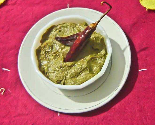 kache kele ke chilke ki chutney recipe inside 