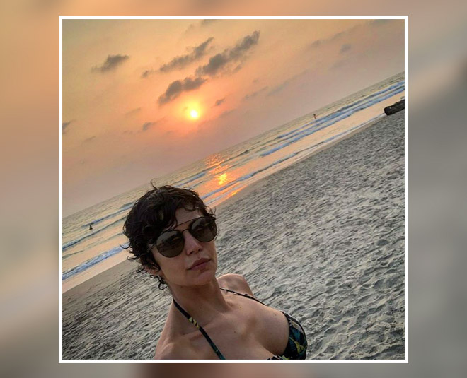 mandira beach selfie