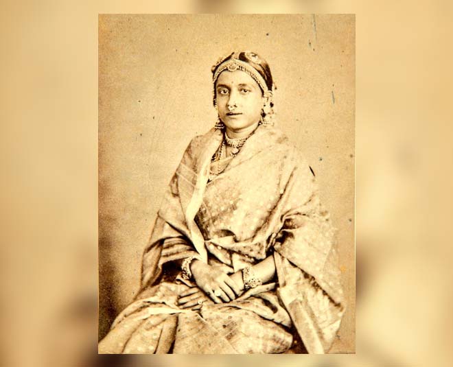 saree first women wearing