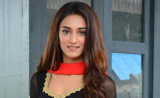 tv serial famous bahus six