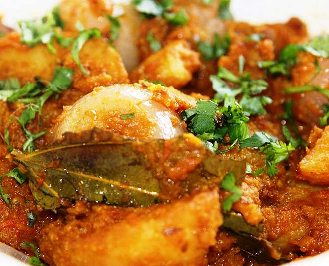 veg recipe aloo do pyaza inside 
