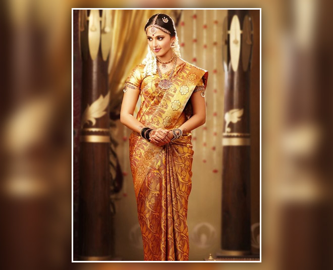 टिपिकल गजरा बन ways to wear a gajra inside