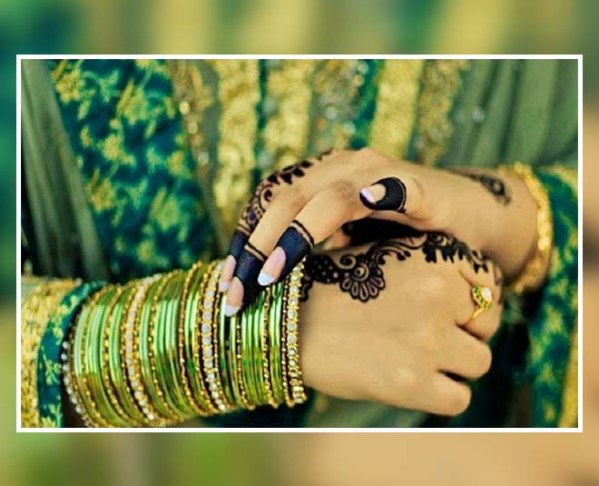 why use mehndi in sawan month inside 