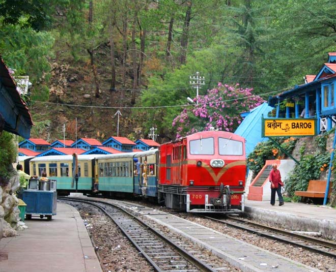 barog station inside 