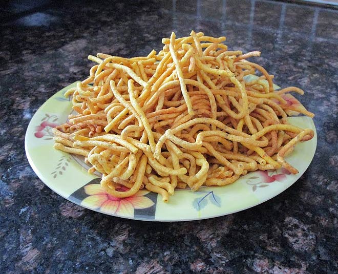 cook namkeen sev ki sabji recipe inside 