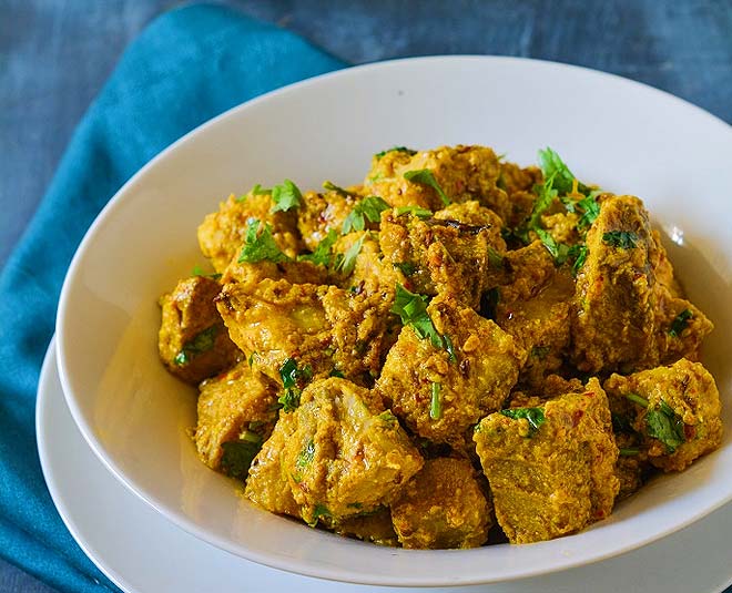 cook suran ki sabji inside 