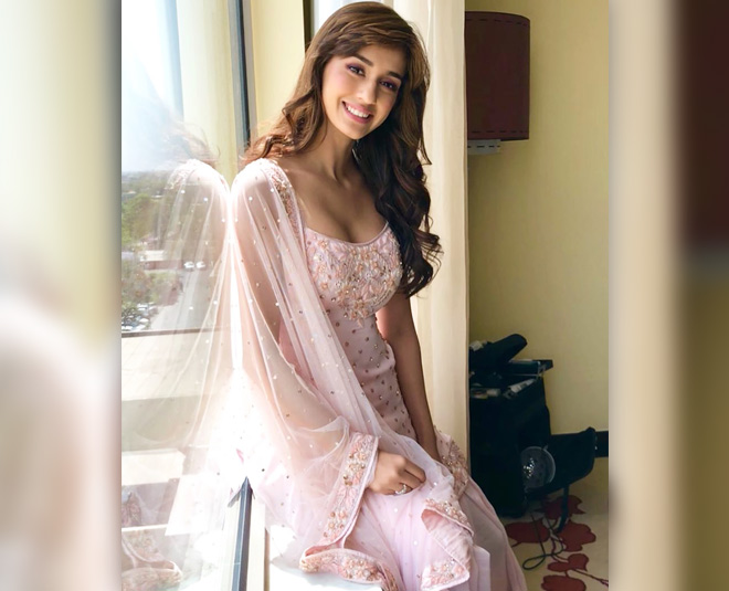 पिंक में क्यूट लगती हैं दिशा पटानी disha patani pink dress