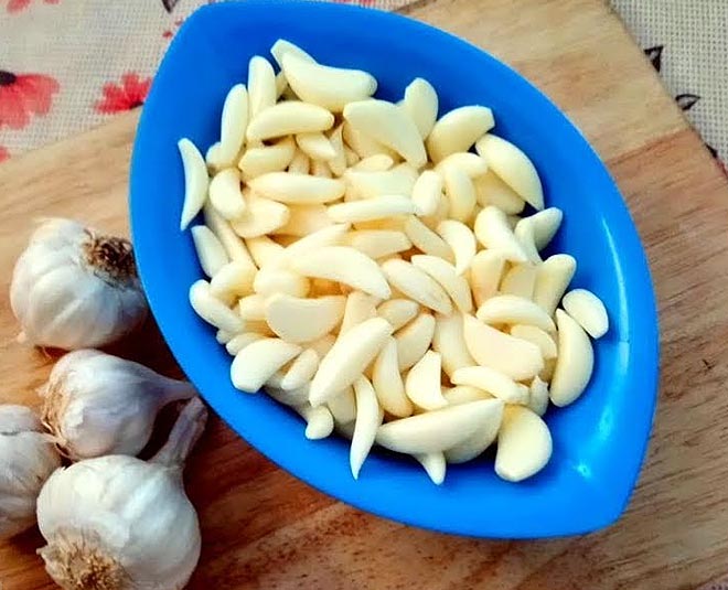 how to peel garlic these are the easy ways inside 