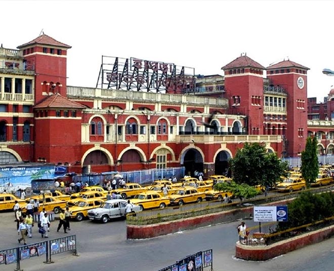 howrah junction railwasy station inside 
