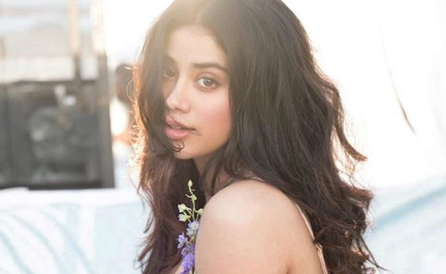 In which year did Janhvi made her Bollywood debut? janhvi