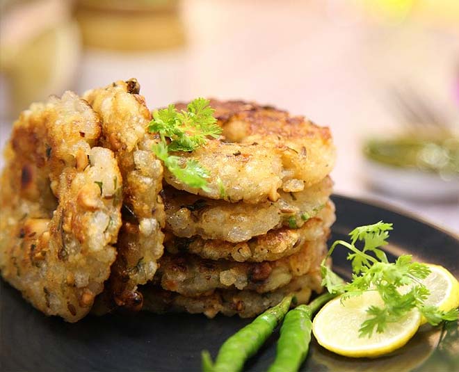 sabudana thalipeeth inside 