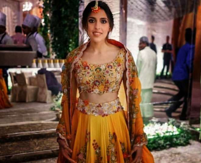shloka anamika khanna lehenga ()