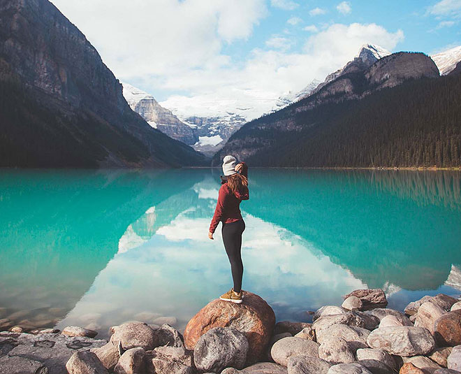 solo women traveler inside 