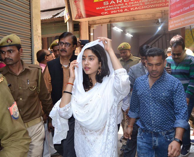 Janhvi kapoor  kashi vishwanath Varanasi for special wish
