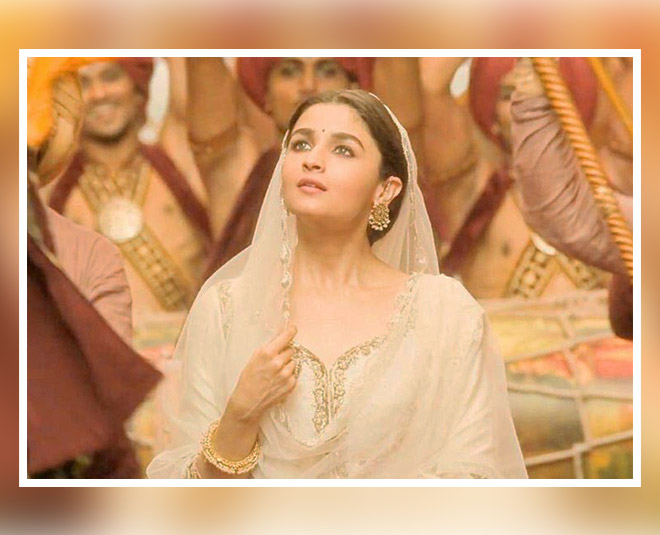 Kalank bollywood movie first song ghar more pardesiya alia bhatt