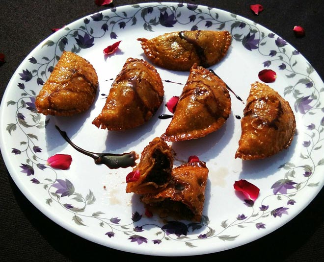 chocolate gujiya inside 