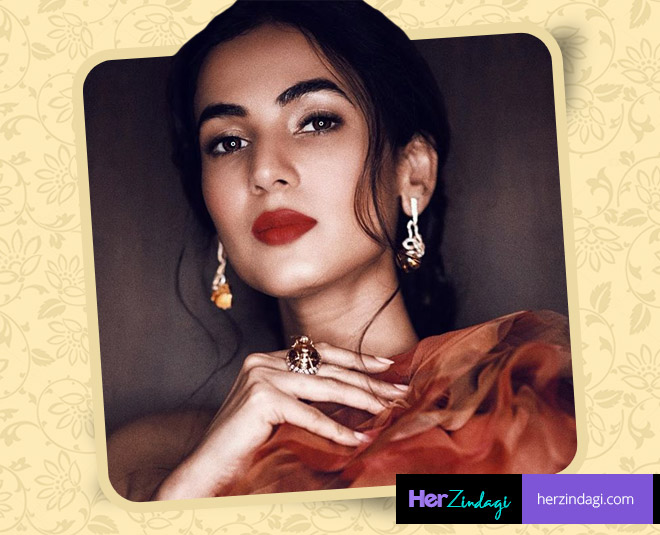 sonal chauhan fashionable inside