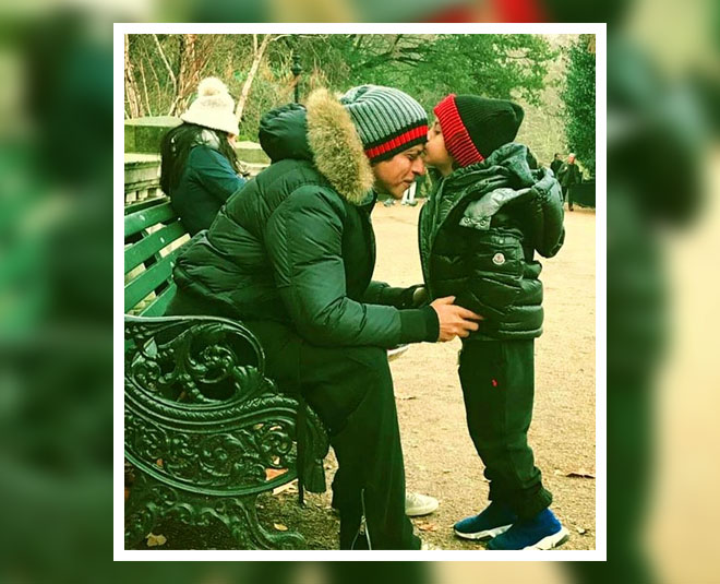 abram khan kissing papa shahrukh khan