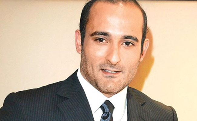 Which film had Madhuri and Akshaye Khanna? akshaye madhuri quiz